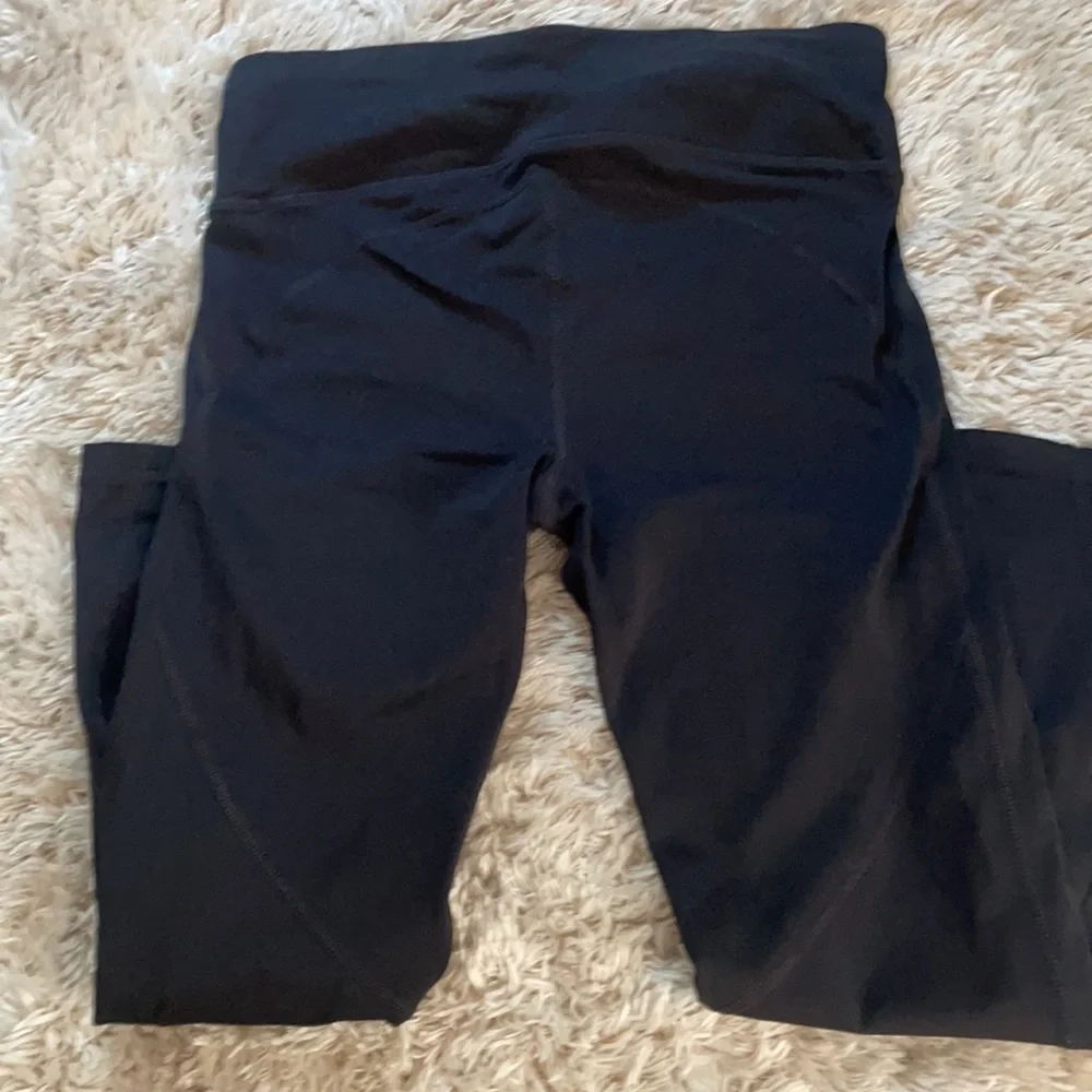 Gap fit size small black cropped workout leggings